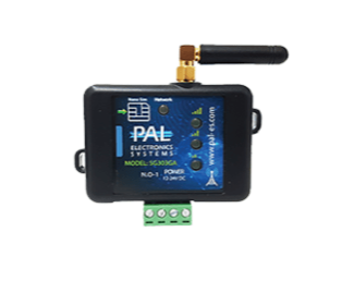 מודול אלקטרוני שחור עם לוגו PAL, כפתורים ואנטנה המחוברת בצד העליון, משמש לתקשורת ובקרה.